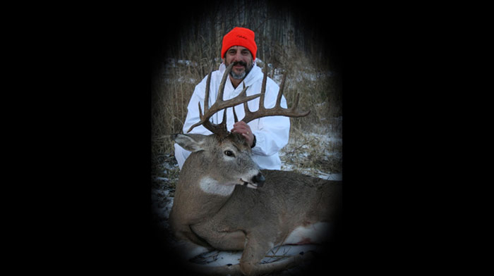 tom with trophy